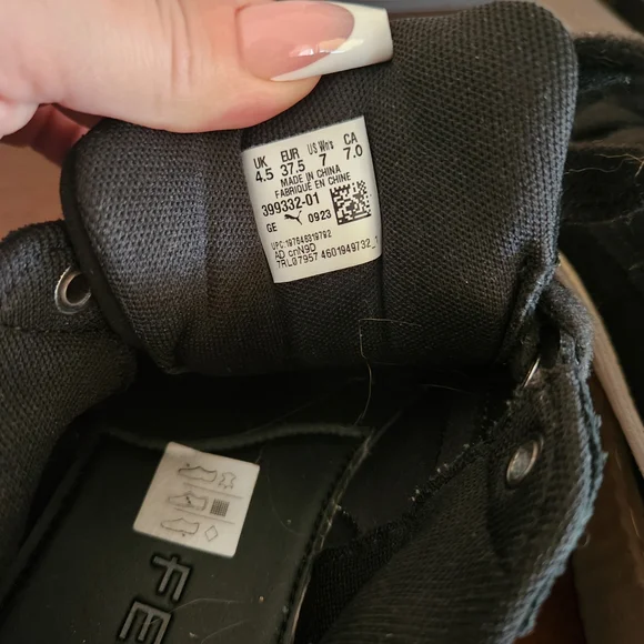 Puma x Fenty Black Suede Sneakers with White Stripe Size 7 Womens πHP X2 π - Picture 10 of 10